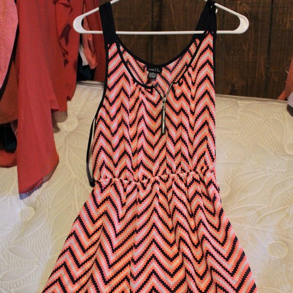 Juniors Sleeveless Chevron Dress - Picture 1 of 5